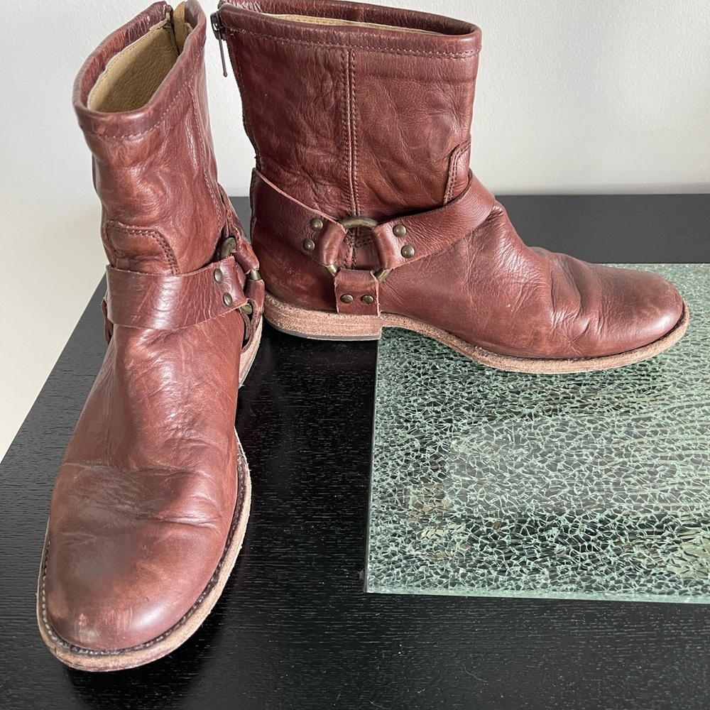COPY - Woman’s Frye short harness boot. Vintage brown beautiful leather. Size 7…